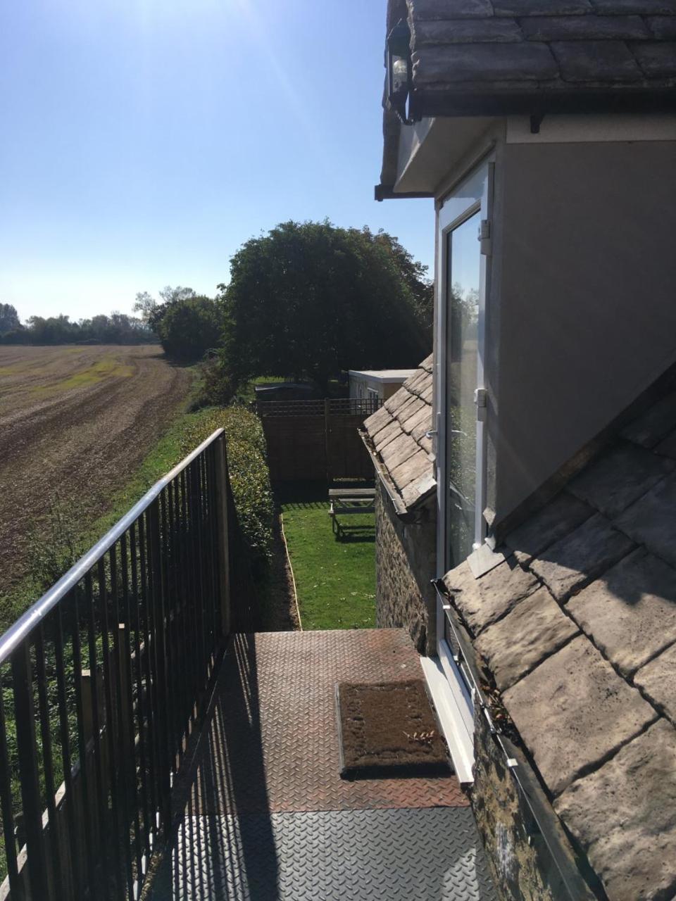 Bed and Breakfast The Old Spotted Cow Marston Meysey Exteriér fotografie
