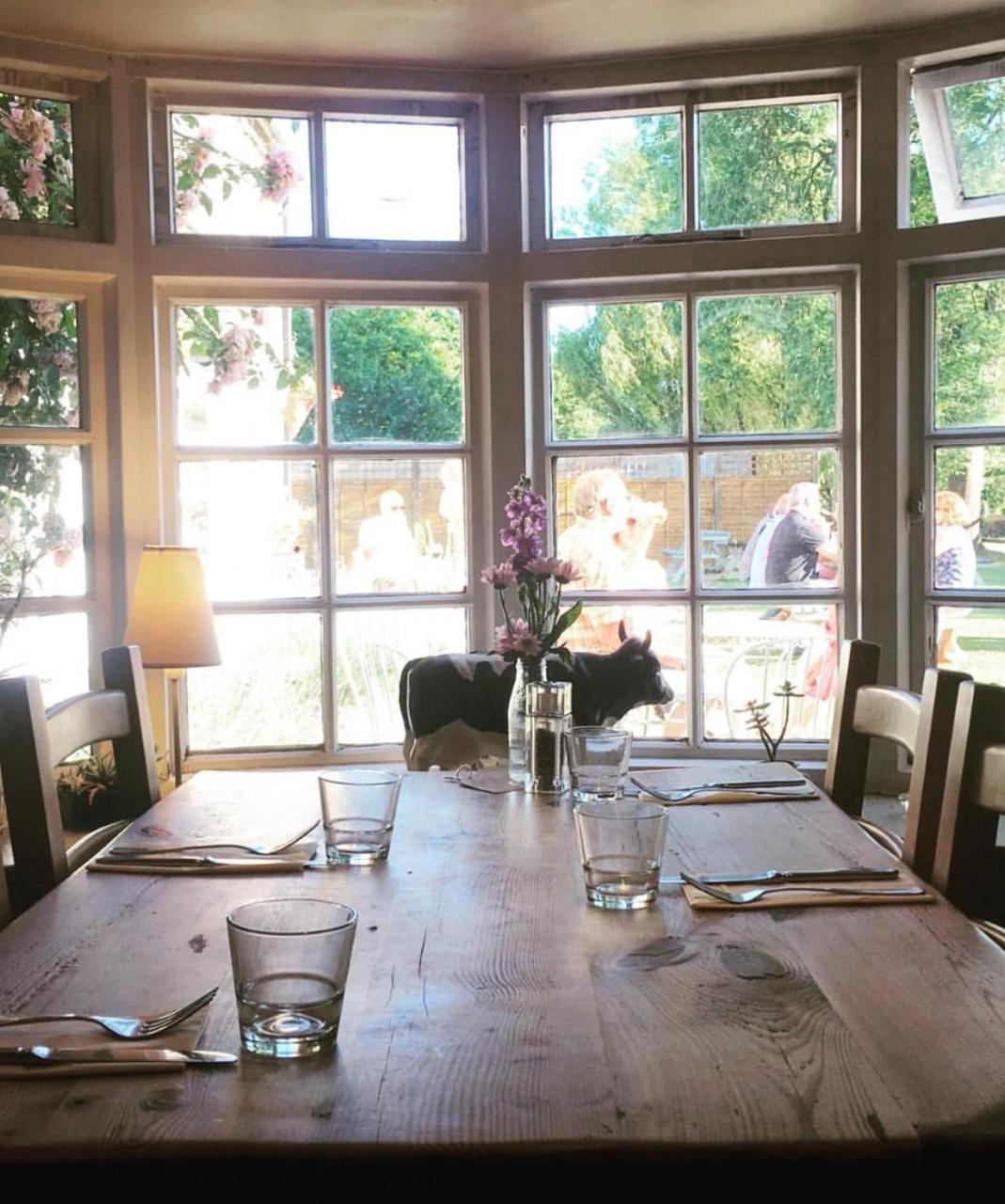 Bed and Breakfast The Old Spotted Cow Marston Meysey Exteriér fotografie